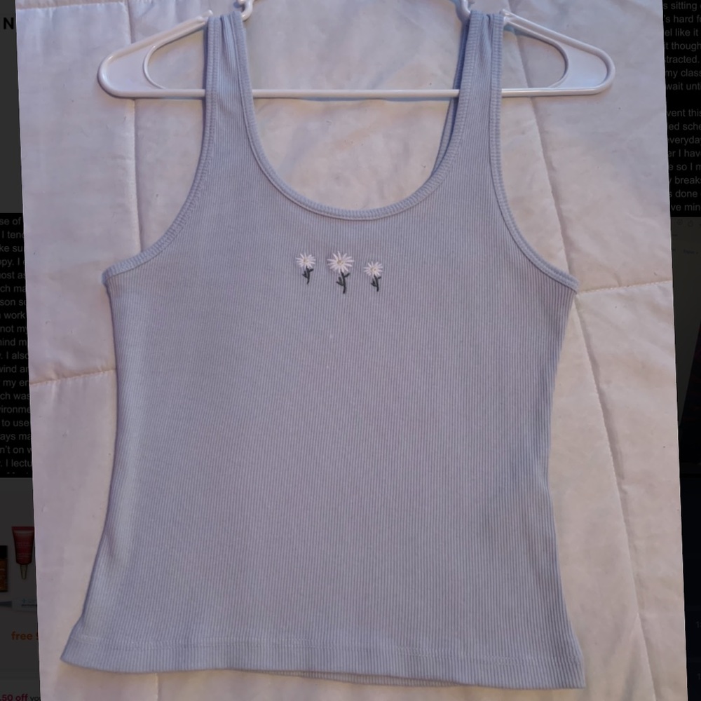 Mini tank with embroidered flowers